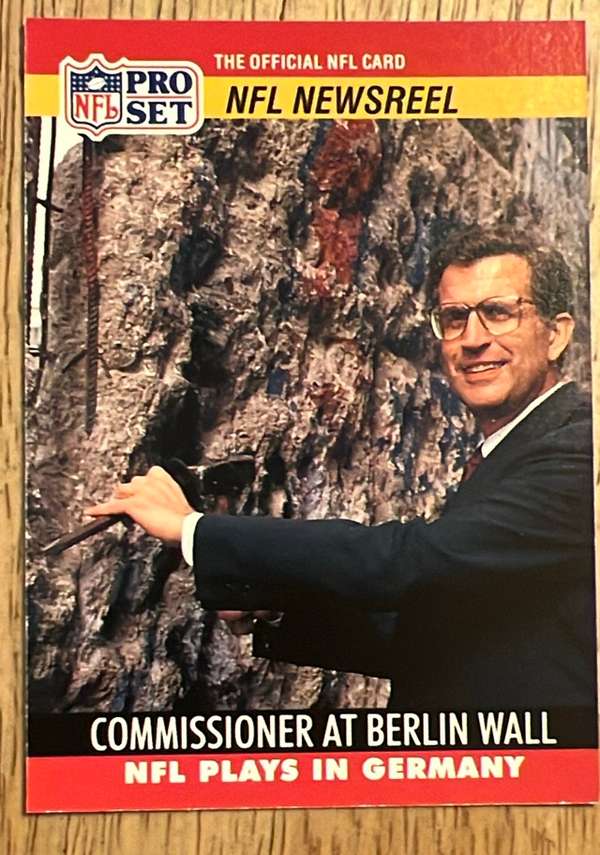 Commissioner at Berlin Wall