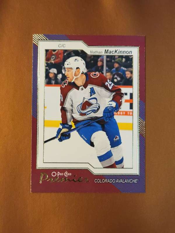 #P-10 Nathan MacKinnon