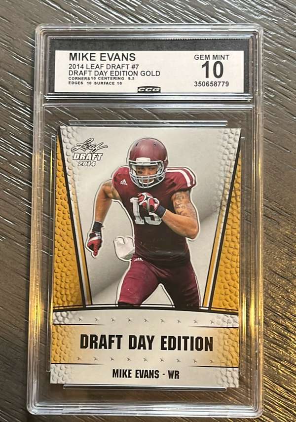 #7 Mike Evans