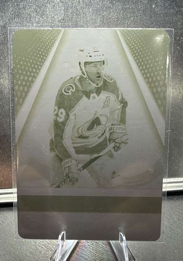 #29 Nathan MacKinnon