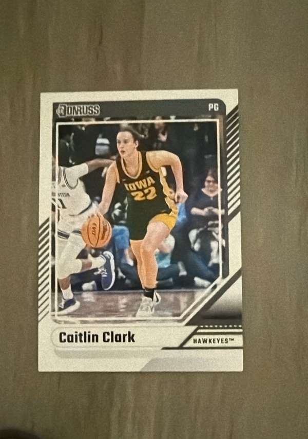 #8 Caitlin Clark