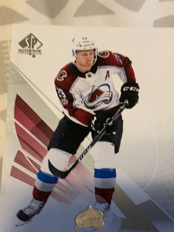 #25 Nathan MacKinnon